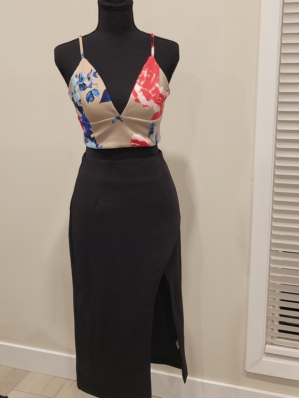 Dynamite Black High-Waist Midi Skirt with Side Slit